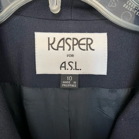 Kasper Women’s Navy Blue 2 Piece Suit Size 10 - Picture 5 of 7